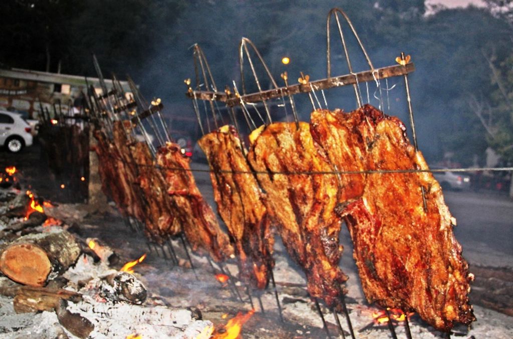 Costelão Beneficente para auxiliar os atingidos pelo tornado