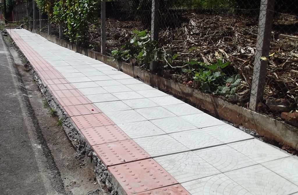 Vereador solicita que município forneça lajotas para moradores consertarem calçadas