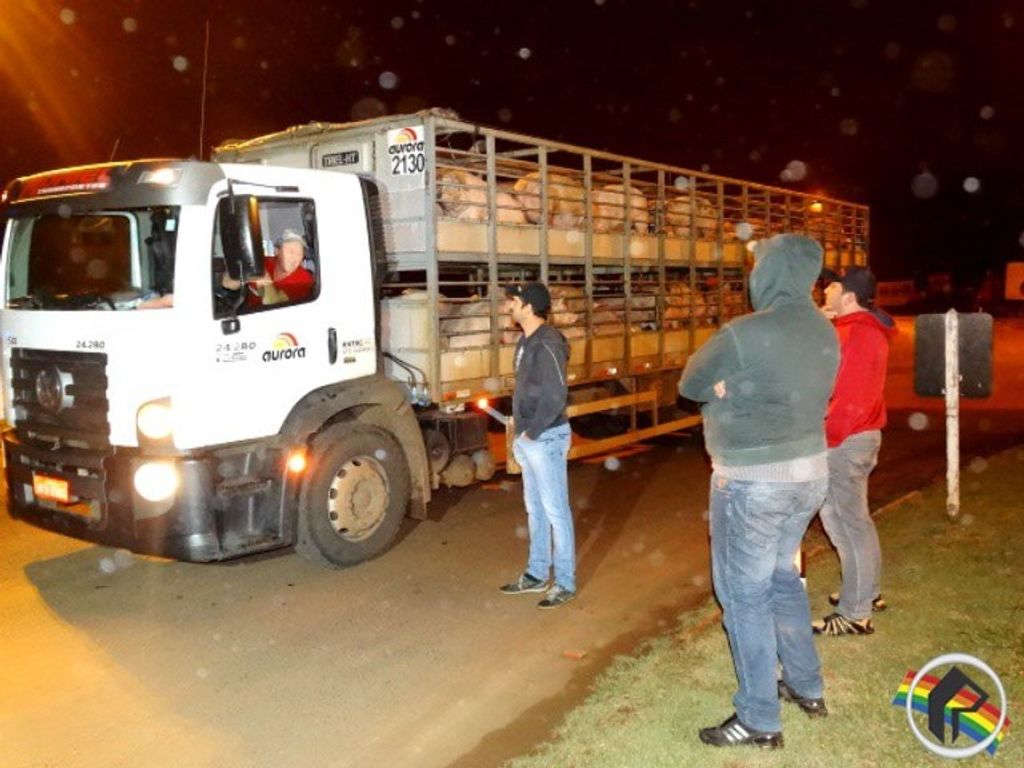 Caminhoneiros já fazem bloqueios na região