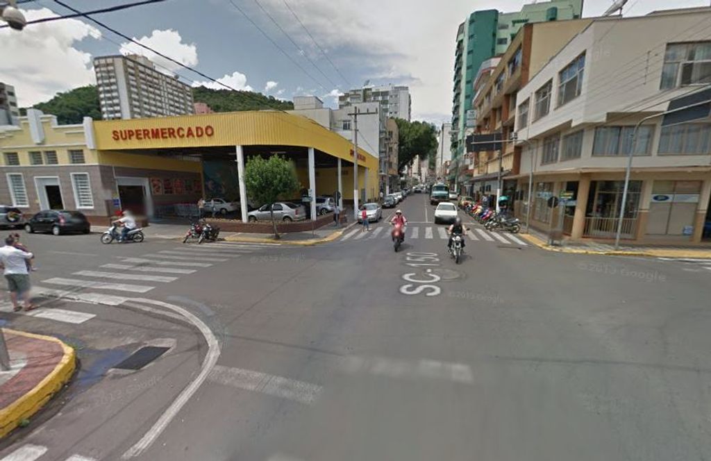 Vereador sugere faixa de pedestre elevada para cruzamento problemático no Centro