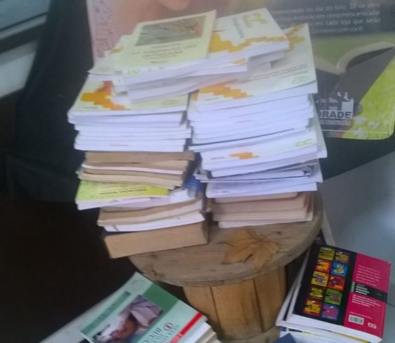 Campanha já arrecadou 250 livros para doação
