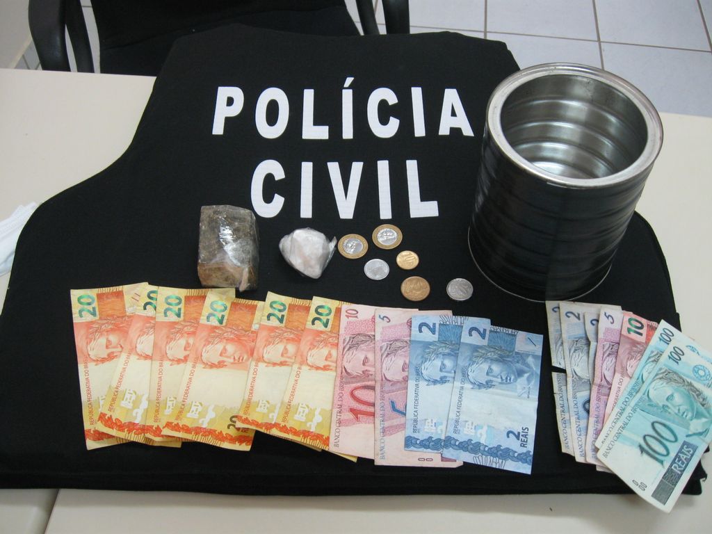 Jovem é preso após traficar drogas ao lado de residência de policial em Ipira