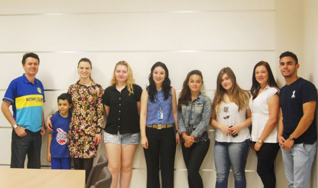 Estrangeiros do programa Rotary de Herval d’Oeste visitam a Unoesc