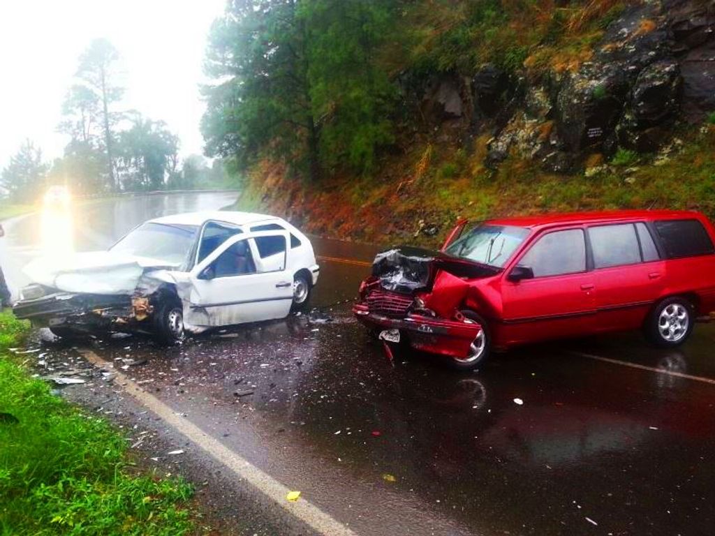 Manhã de domingo de acidentes graves causa três mortos na região