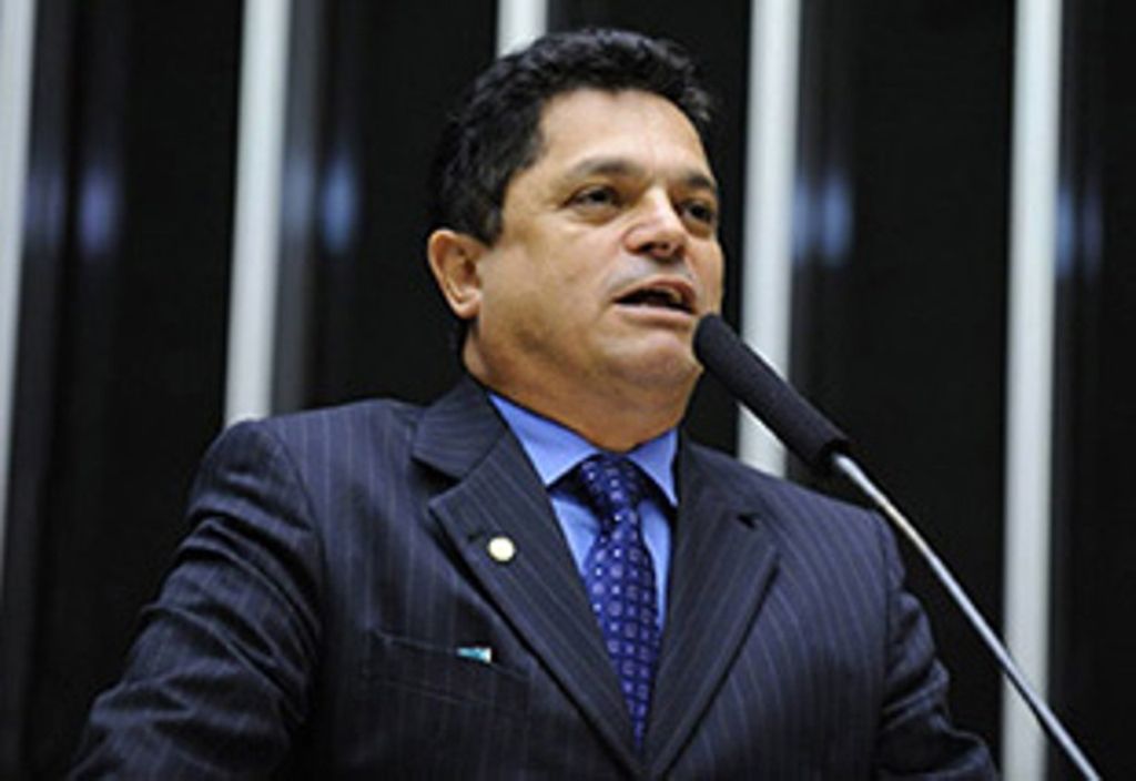 Assista – Deputado João Rodrigues é flagrado vendo vídeos pornô durante sessão da câmara