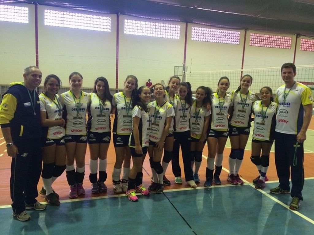 AJOV recebe medalha de terceiro lugar na segunda etapa da Liga Oeste de Voleibol Feminino