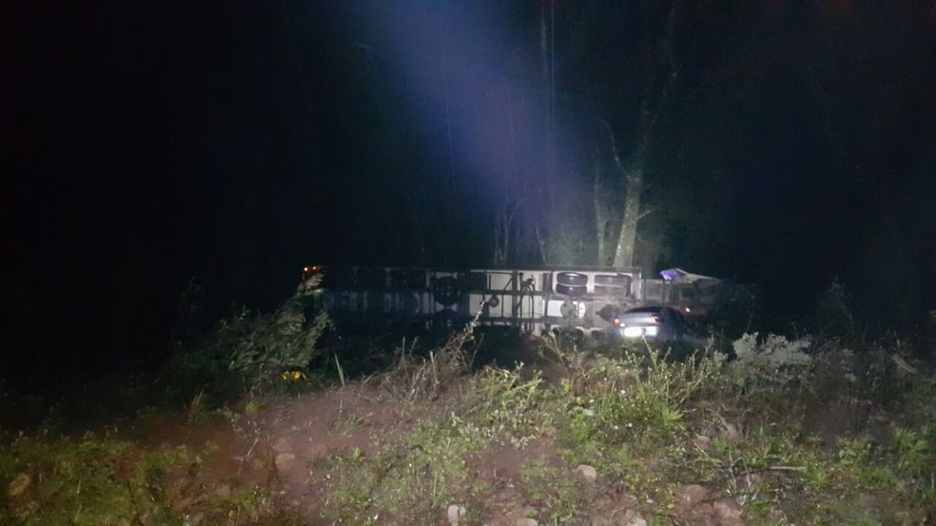 Óleo na pista provoca dois acidentes na BR-282