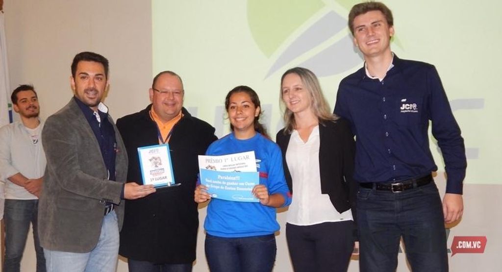 Vereadores aprovam Moção de Aplauso á aluna ganhadora do concurso de Oratória nas Escolas