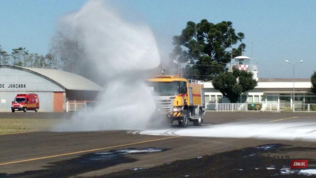 Bombeiros testam oficialmente novo caminhão da base avançada no aeroporto