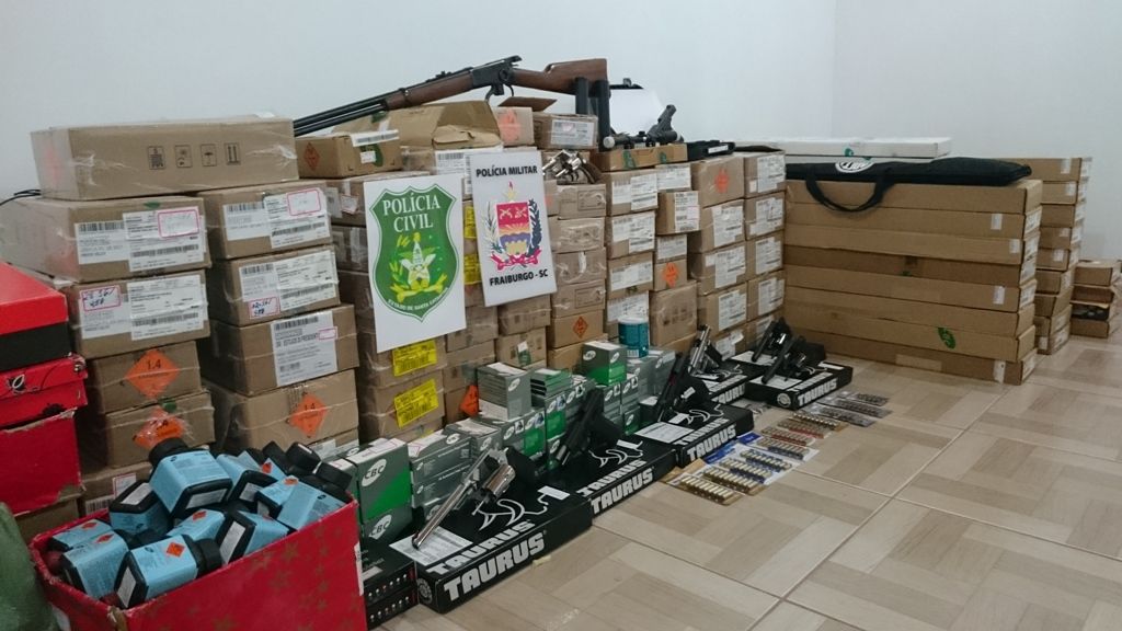 Operação apreende arsenal de armas e munições em estabelecimento de Fraiburgo