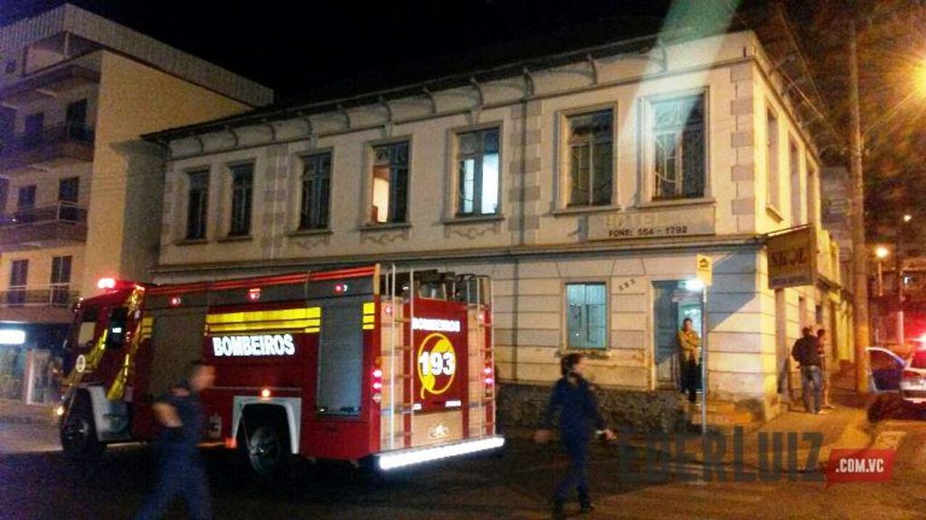 Jovem que ateou fogo em colchão de hotel é presa pela polícia em Joaçaba