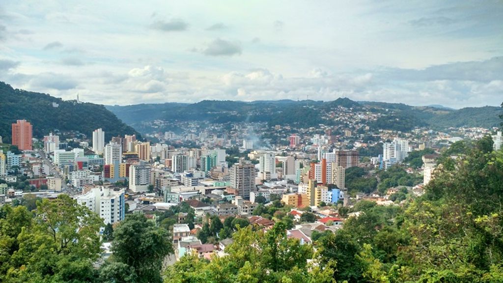 Previsão indica semana de tempo instável e chuva intensa no Oeste