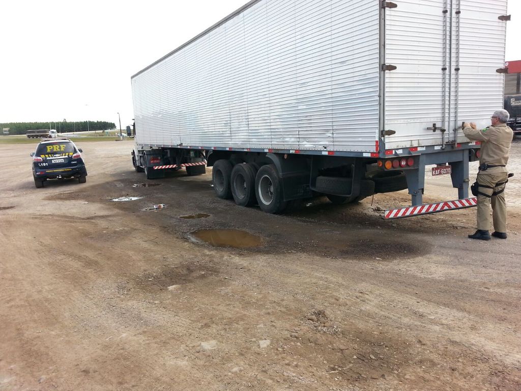 PRF de Água Doce recupera carreta do Paraná com registro de roubo