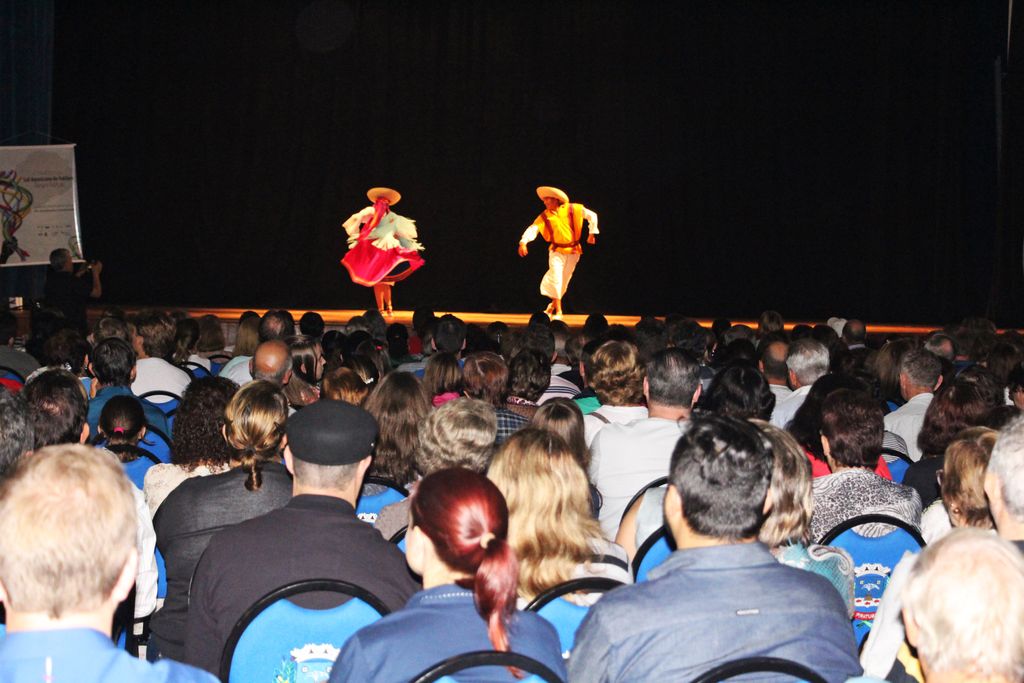 Festival Sul-Americano de Dança Folclore e Tradição reúne representantes de seis países em Piratuba