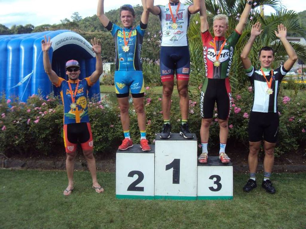 Ciclista de Joaçaba participaram de etapa que conta pontos para o Ranking Nacional de ciclismo