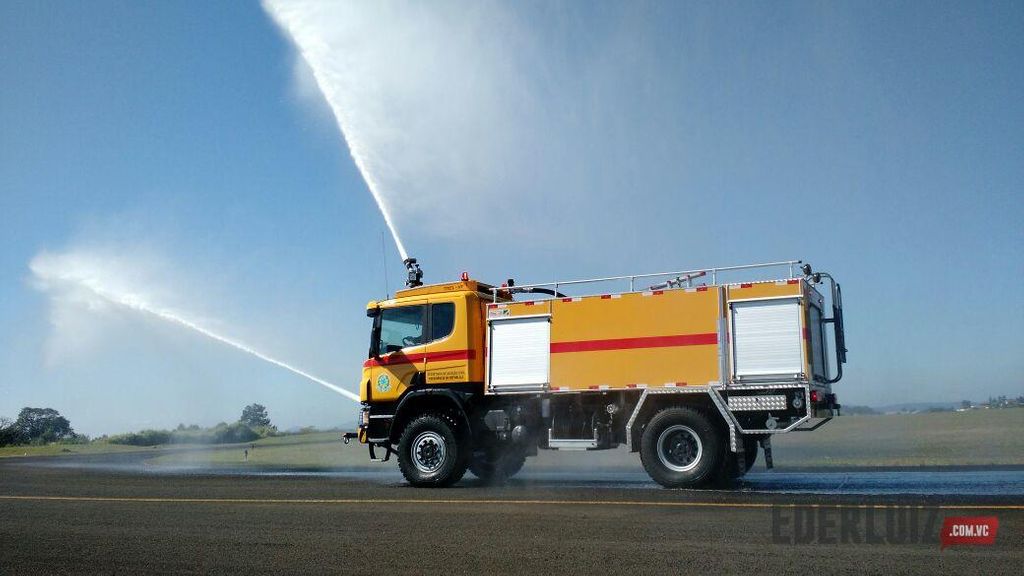 Bombeiros testam oficialmente novo caminhão da base avançada no aeroporto