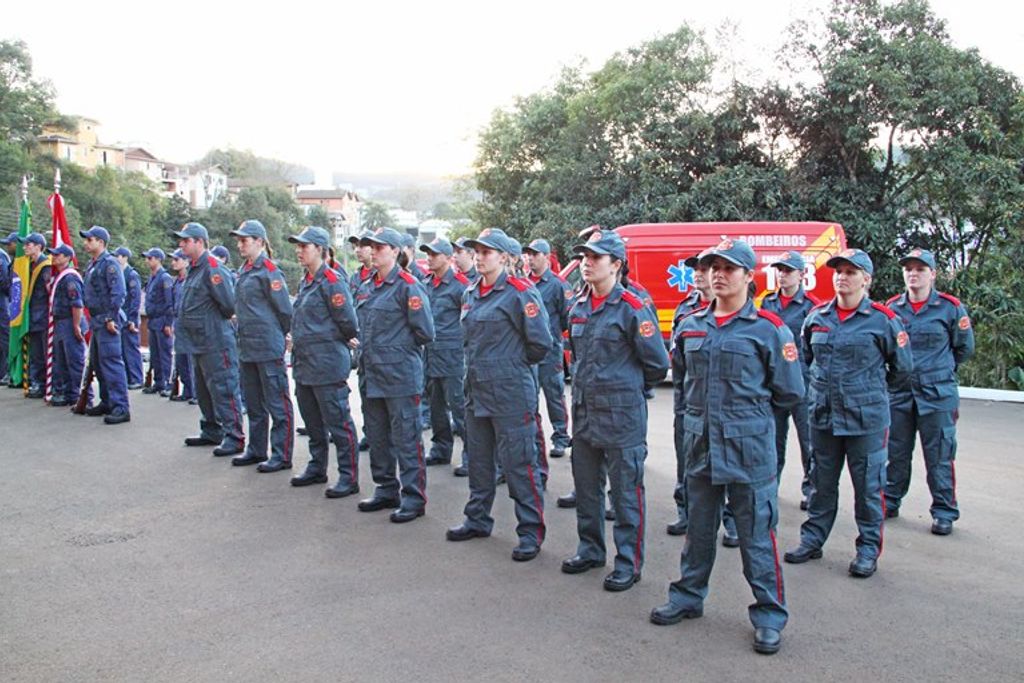 Corpo de Bombeiros de Piratuba tem novo comandante e mais uma turma formada