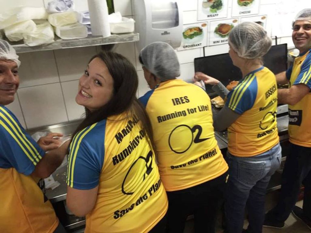 Venda de cachorros quentes arrecada R$ 6 mil para vítimas do tornado