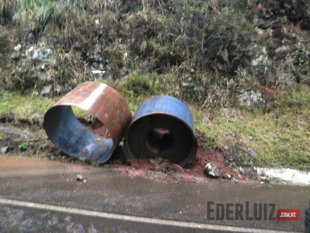 Cabine de carreta é esmagada e motorista escapa por milagre