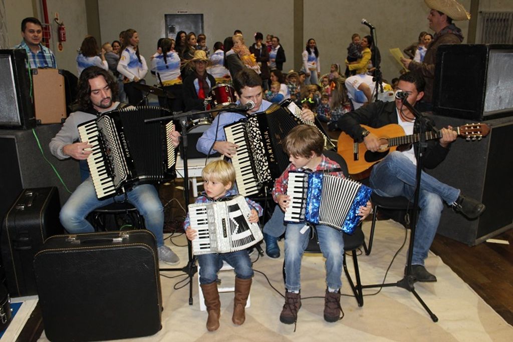 Centro Educacional Girassol realizou sua tradicional Festa Junina