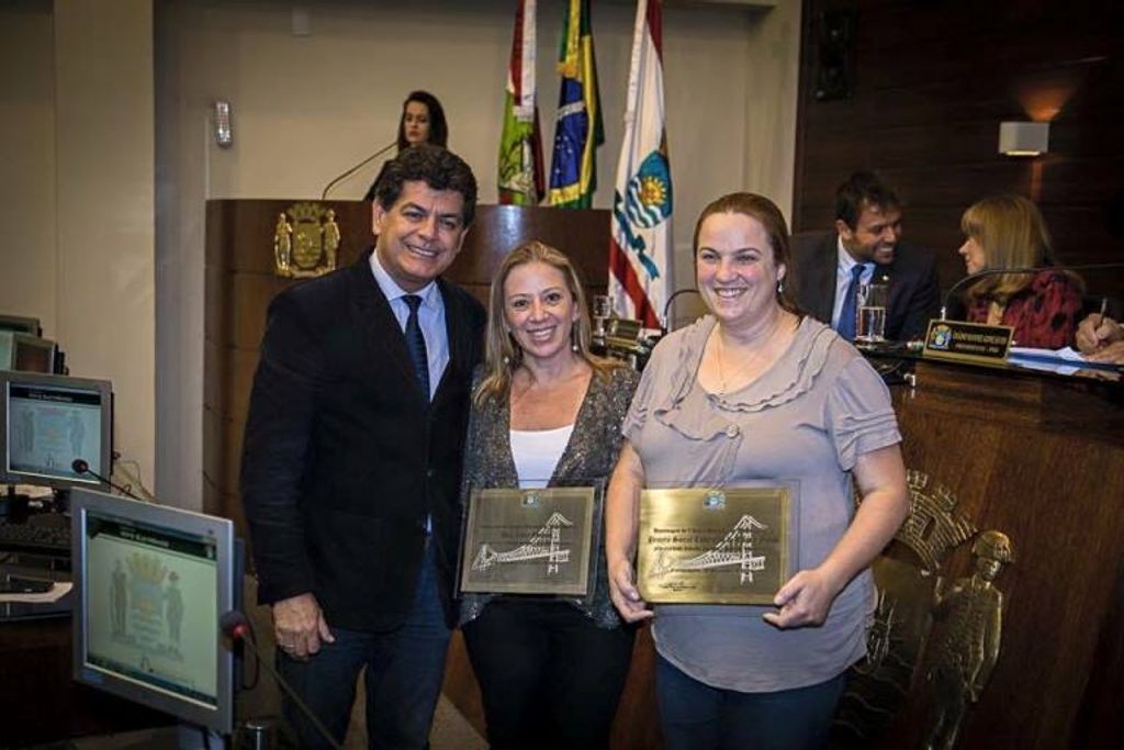 Médicas Veterinárias que participarão de Mutirão de Castração em Herval recebem homenagem