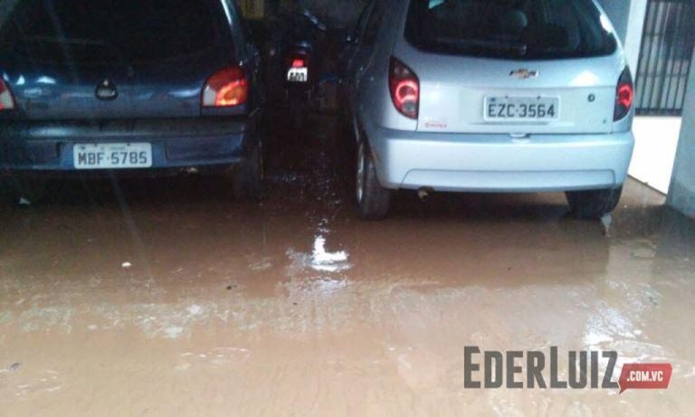 Leitor acorda com casa completamente alagada no bairro Santa Tereza