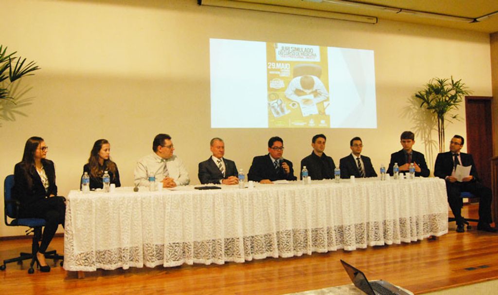 Acadêmicos do curso de Medicina promovem júri simulado sobre sigilo médico