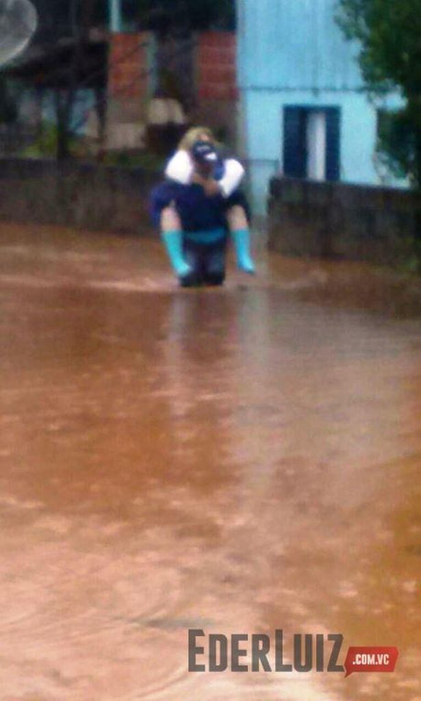 Chuva causa alagamentos em Erval Velho