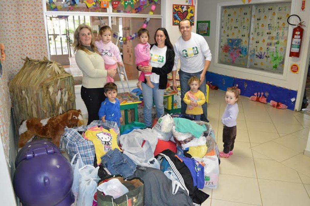 Grupo Capoeira entrega agasalhos à Creche Irmã Sheila