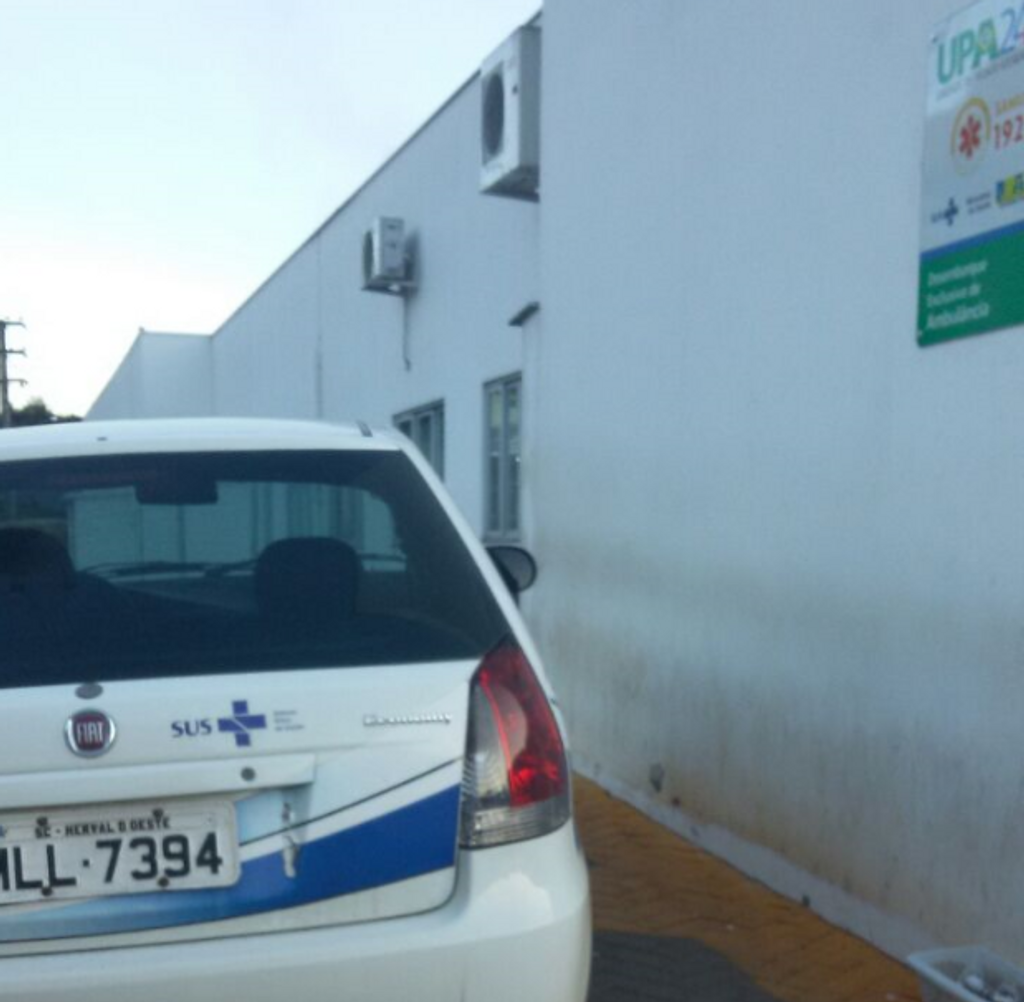 Vaga exclusiva para ambulâncias na UPA está sendo ocupada por outros veículos