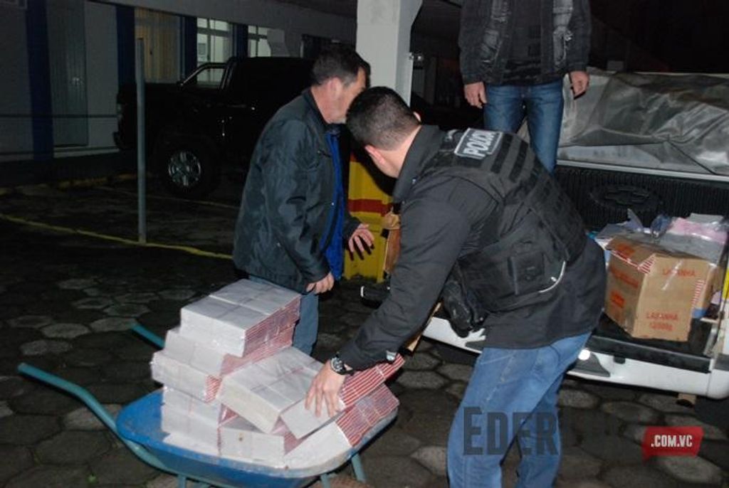 Polícia apreende farto material do jogo do bicho e prende três em flagrante