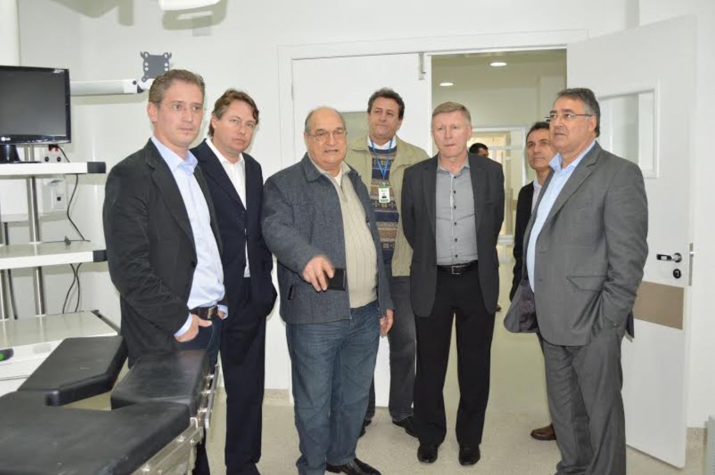 Governador visita obras de ampliação do HUST