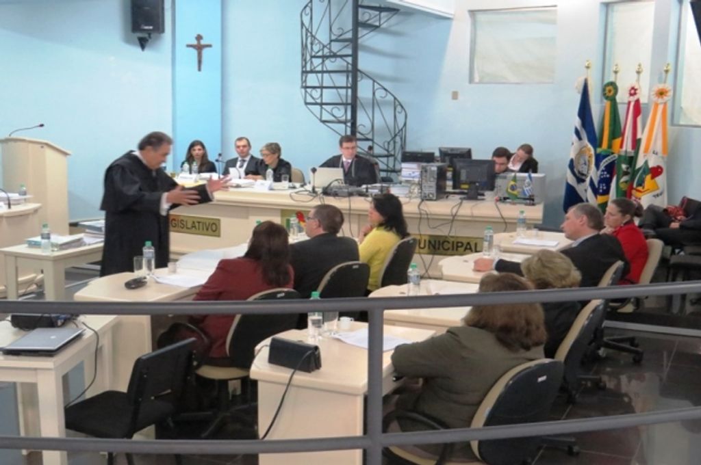 Tribunal do júri absolve aposentado acusado de matar grafiteiro em Capinzal