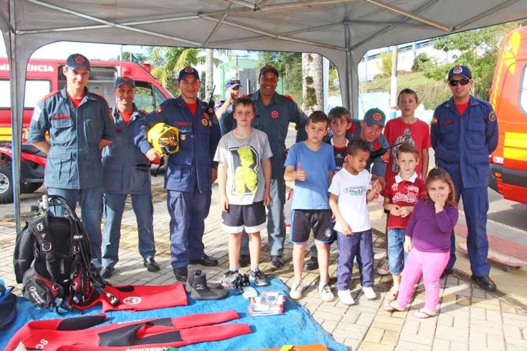 Bombeiros realizaram atividades de conscientização no Dia Nacional dos Bombeiros