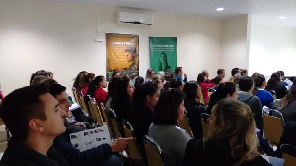 Workshop promovido pela CDL arrecadou latas de leite que serão doadas à entidades