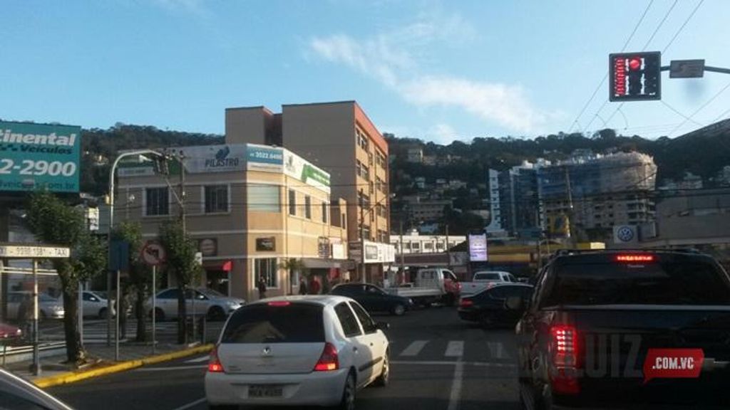 Mulher é atropelada na faixa de pedestres no Centro de Joaçaba