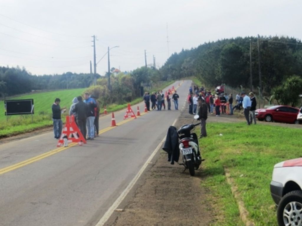 Comunidade e motoristas protestam contra as condições das SCs 135 e 150