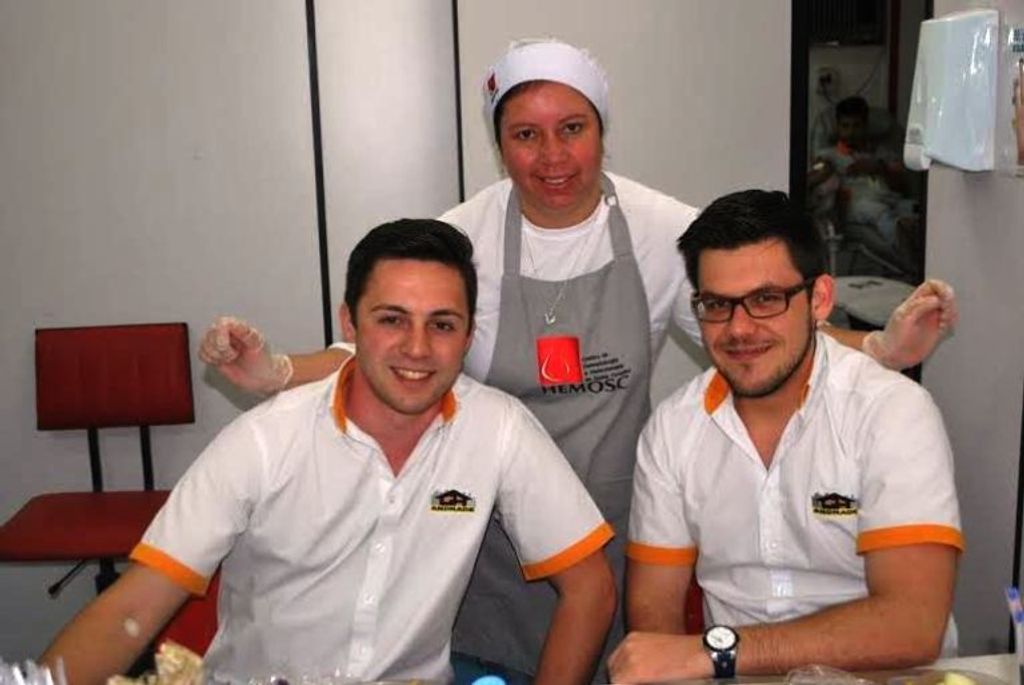 No Dia do Amigo funcionários de empresa doam sangue no Hemosc de Joaçaba