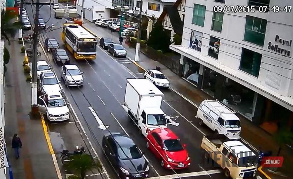 Assista – Câmeras registram acidentes em faixas de segurança no Centro de Joaçaba