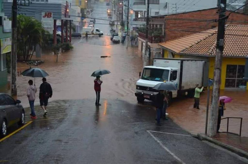 Área central de Capinzal sofreu com alagamentos
