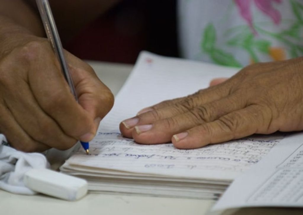 Haitianos têm a oportunidade de estudar nos CEJAs