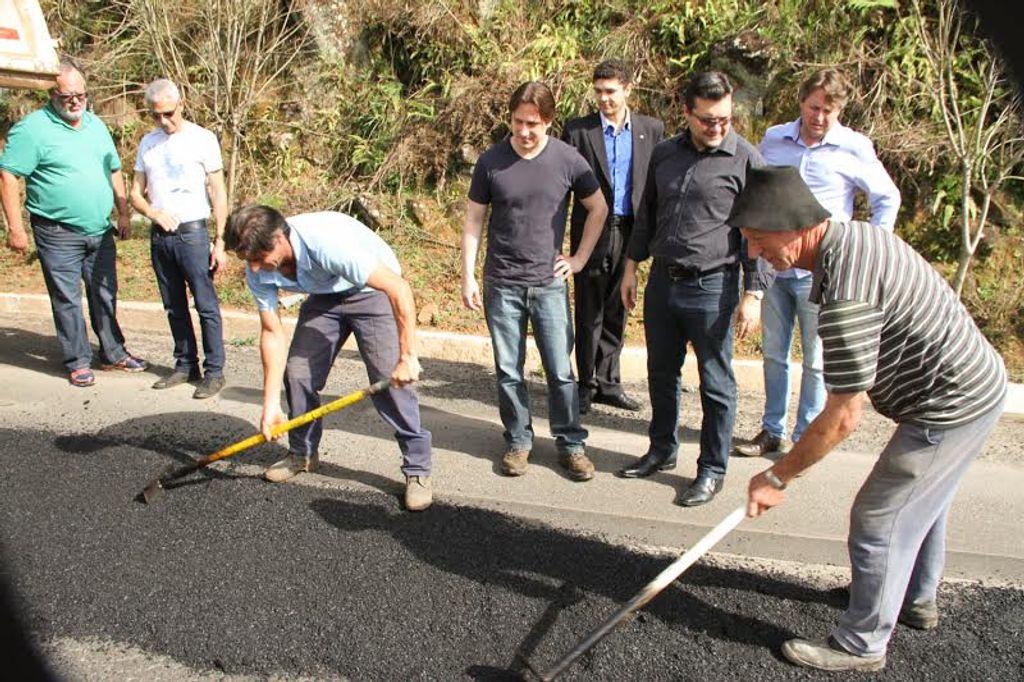 Prefeitura recupera trechos da Avenida Caetano Branco