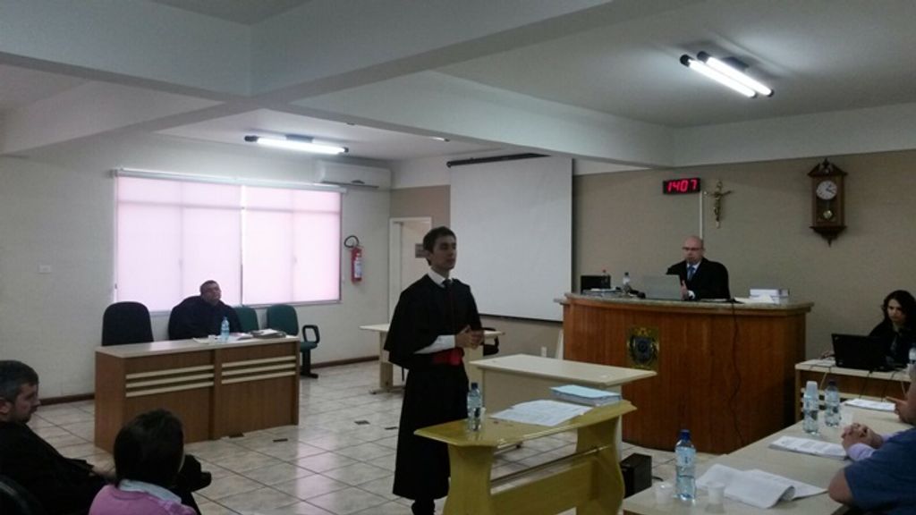 Homem que tentou matar a mãe e obrigou criança a urinar sobre ela é condenado pelo Tribunal do Júri