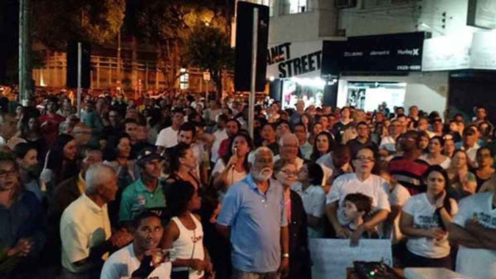 Após pressão polular, vereadores do PR diminuem o salário e não aumentam o número de vagas na câmara