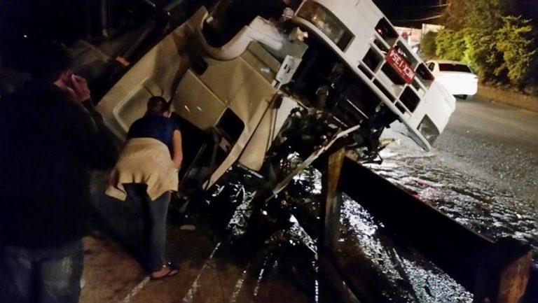 Carreta de Treze Tílias se envolve em grave acidente no município de Capinzal