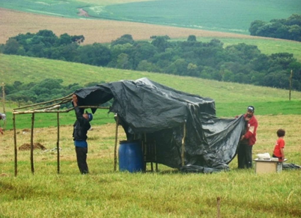 MST invade fazenda em Zortéa