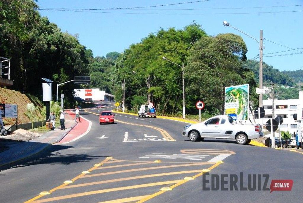Sugerido semáforo para cruzamento no acesso Adolfo Zigelli
