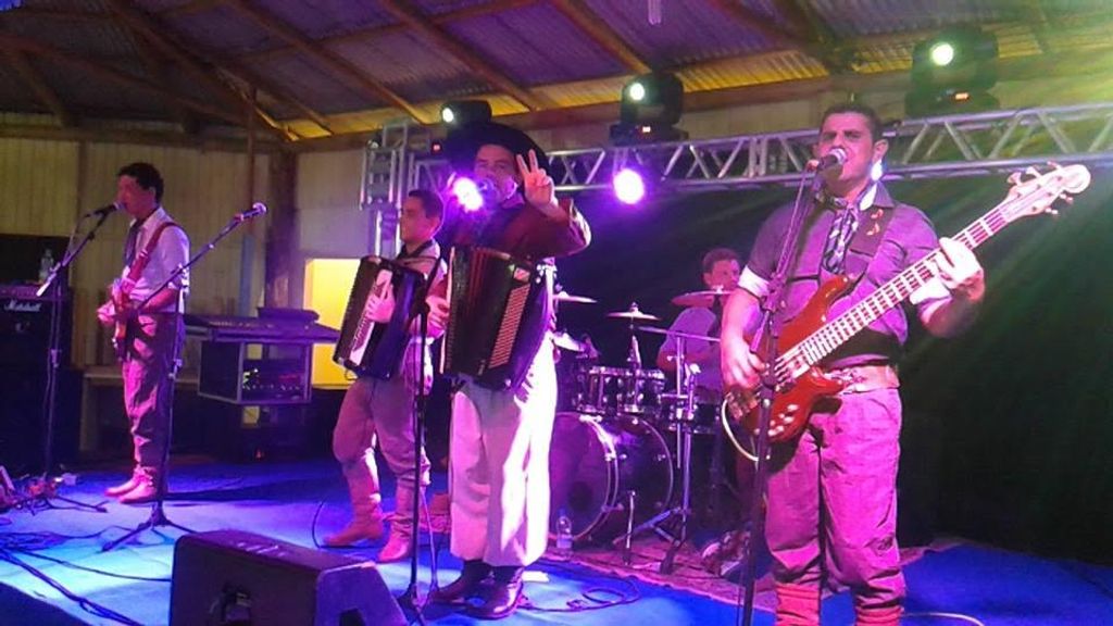 Artistas locais e regionais se apresentam na Expo Videira 2015