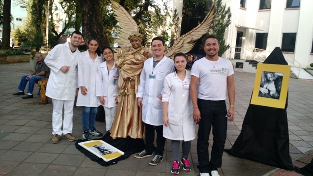 Conscientização na praça sobre o aleitamento materno