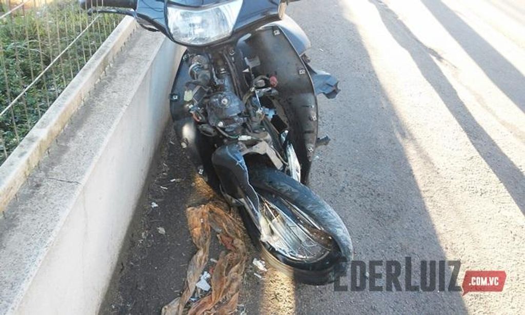 Batida em poste na Caetano Branco provoca ferimentos graves em motociclista